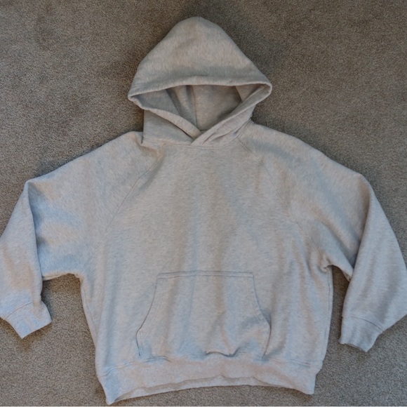 🤍 Aritzia Cozy Sweatfleece Mega Raglan Hoodie – Heather Cloud White (Size S) 🤍 - Picture 2 of 4